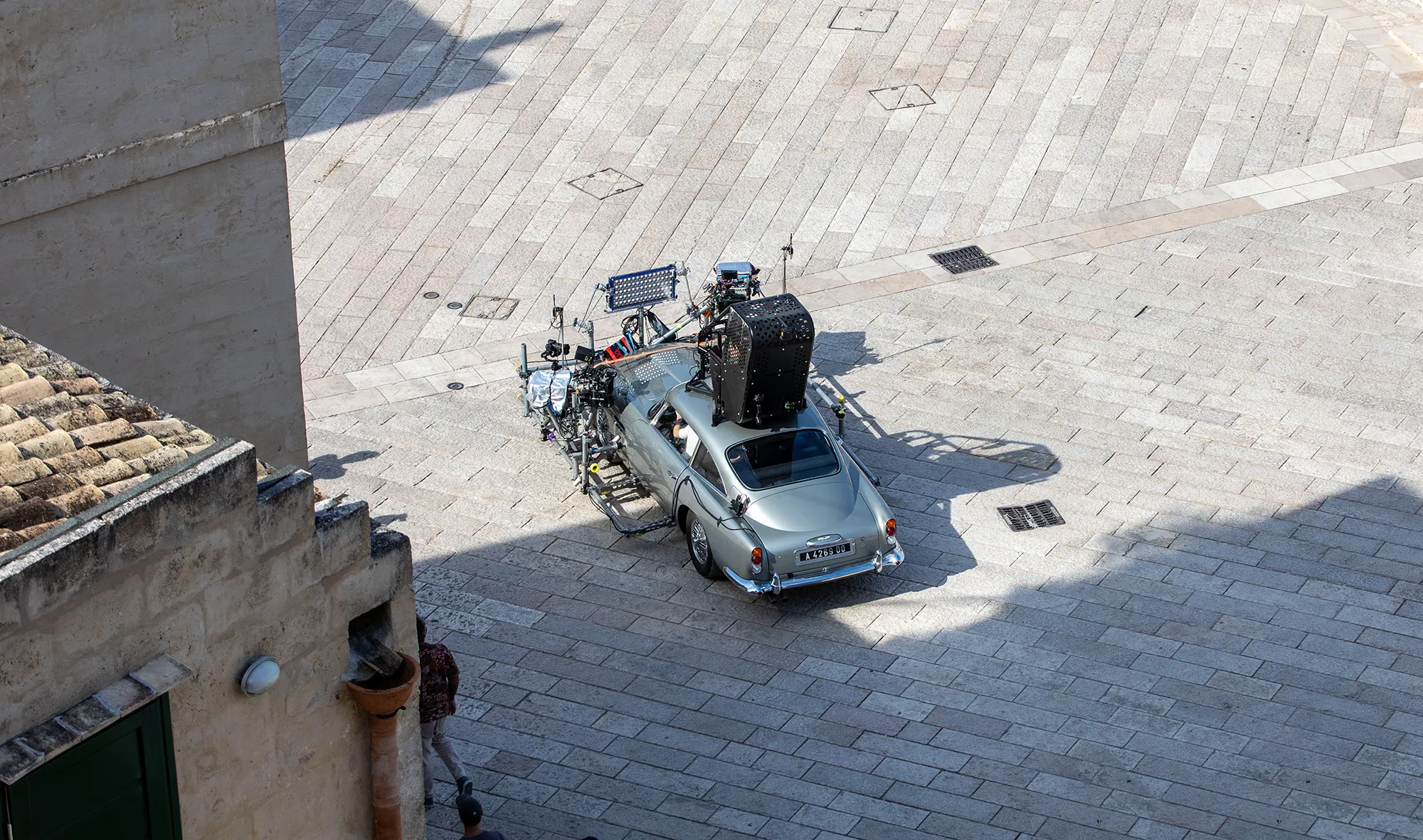 Bond of the 1990s 2025 1oz Gold Bullion Coin
